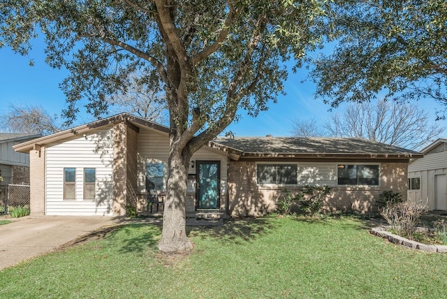 ranch-style house with a front lawn