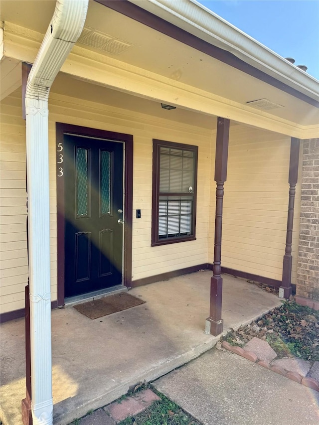 entrance to property featuring a porch