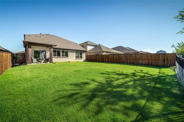 view of yard featuring a patio area