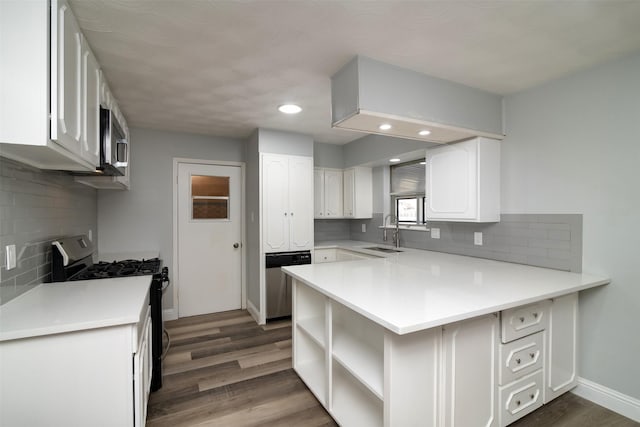 kitchen with white cabinets, sink, kitchen peninsula, and stainless steel appliances