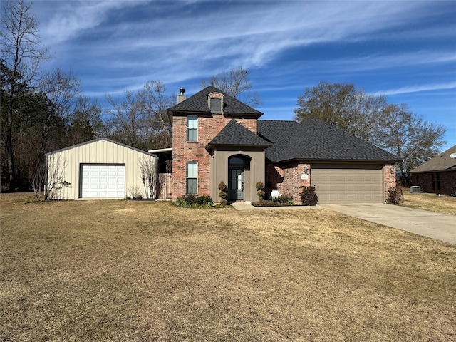 view of front of home featuring a garage and a front yard