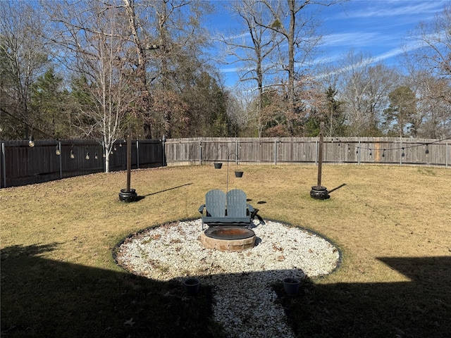 view of yard featuring a fire pit