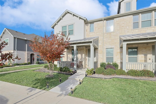 view of front of house featuring a front lawn and covered porch