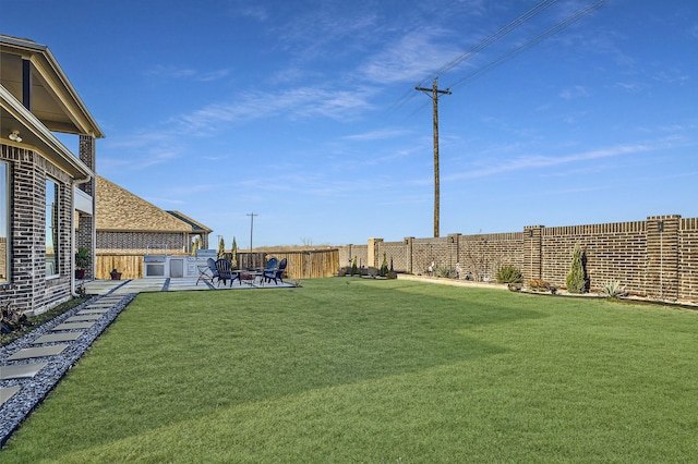 view of yard featuring a patio