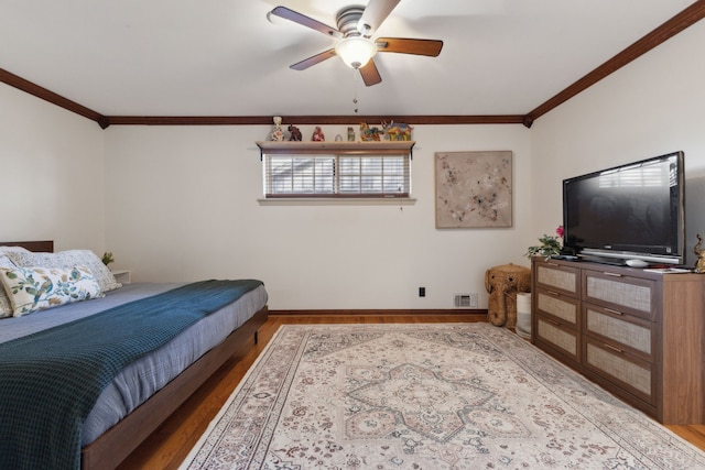 bedroom featuring light hardwood / wood-style floors, ceiling fan, and ornamental molding