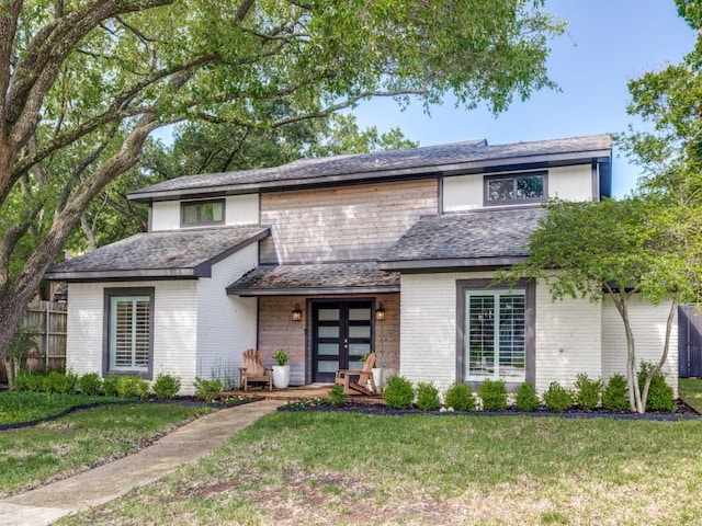 view of front of property with a front yard