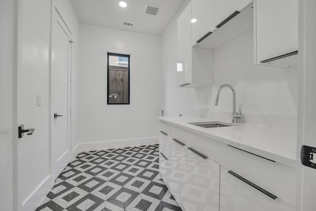 laundry room with sink and cabinets