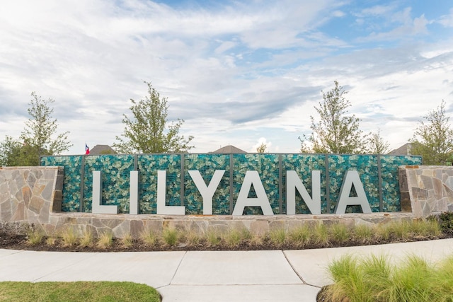 view of community / neighborhood sign