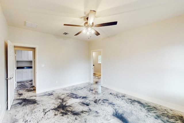 empty room with ceiling fan