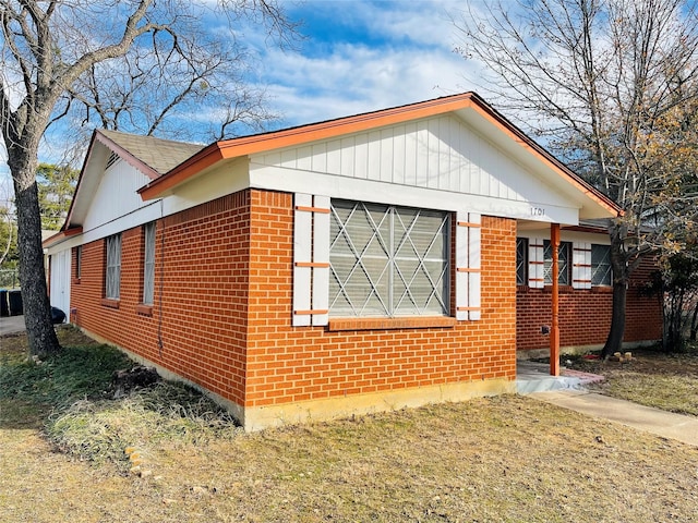 view of home's exterior