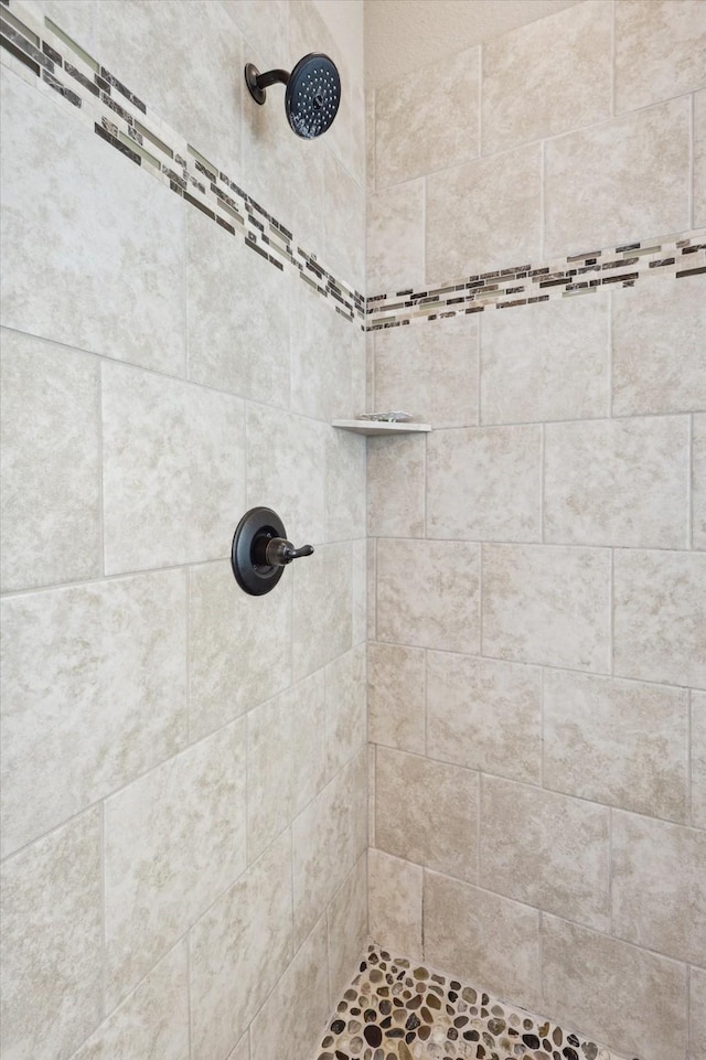 bathroom featuring tiled shower