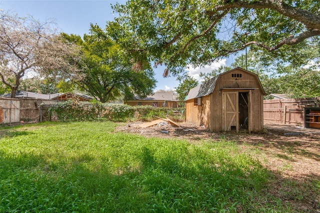 view of yard with a shed