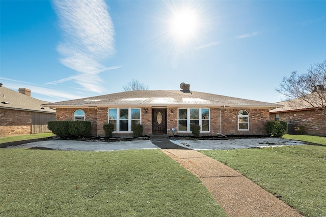 ranch-style house featuring a front lawn