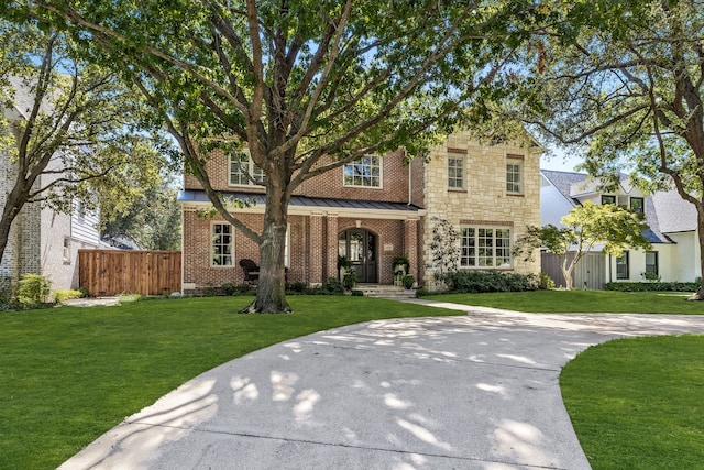 view of front of home featuring a front yard