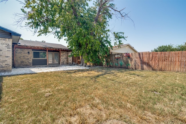 view of yard featuring a patio