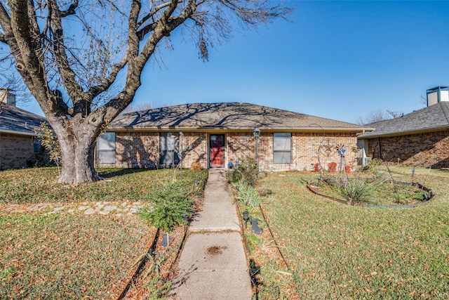 single story home with a front yard