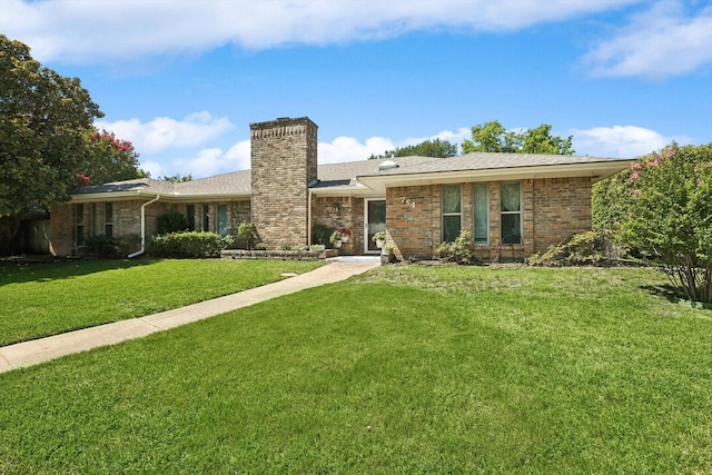 ranch-style house featuring a front yard