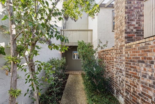 exterior space featuring a balcony