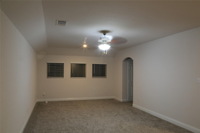 carpeted empty room featuring ceiling fan