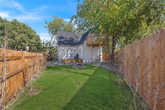 view of yard with a fire pit