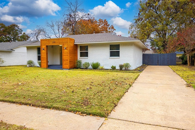 view of front of house featuring a front yard