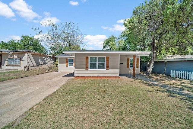 view of front facade featuring a front yard and a carport