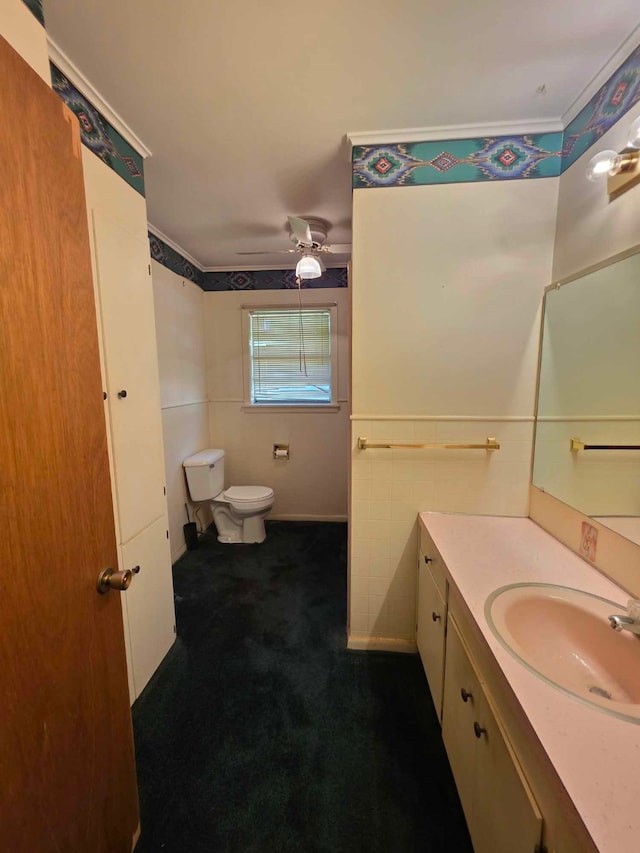 bathroom featuring ornamental molding, toilet, ceiling fan, and vanity