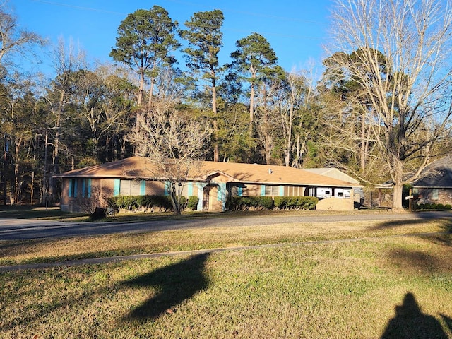 ranch-style home with a front lawn