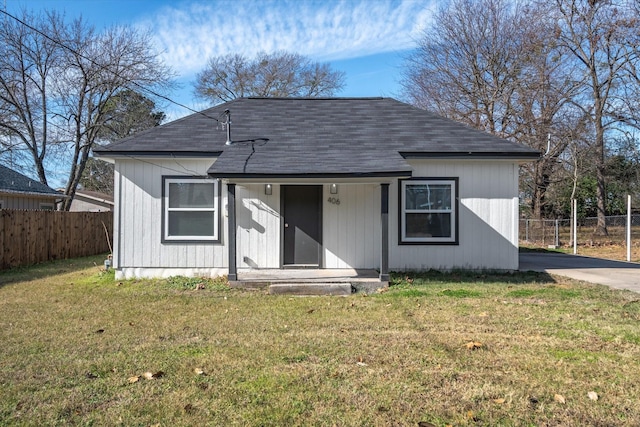 view of front of house with a front lawn