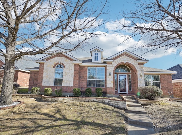 view of front of house featuring a front yard