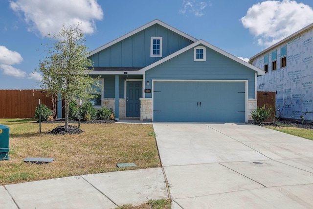 view of front facade featuring a front yard and a garage