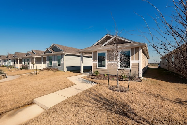 view of front of house with a front lawn