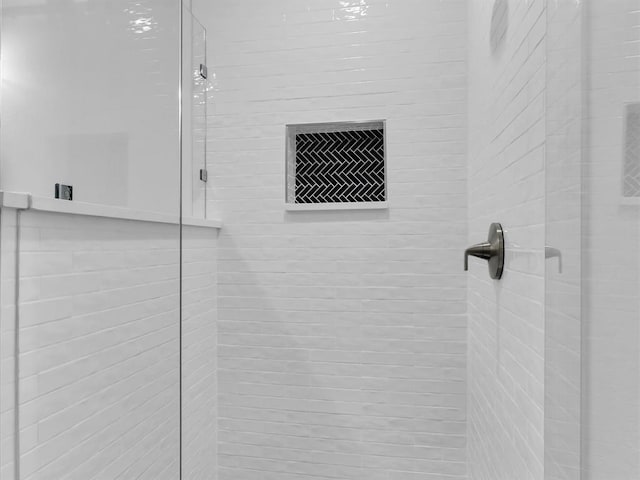 details featuring a shower with shower door