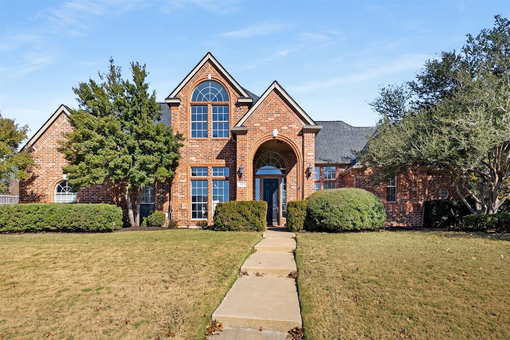 front of property featuring a front yard