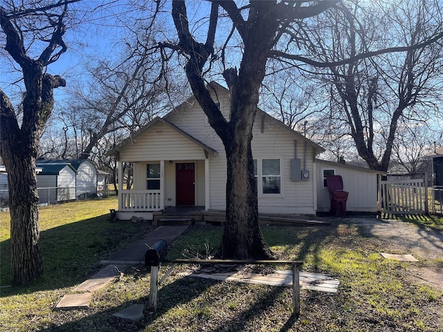 view of front facade featuring covered porch and a front yard