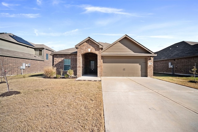 view of front of property featuring a front yard and a garage