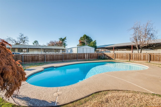 view of swimming pool