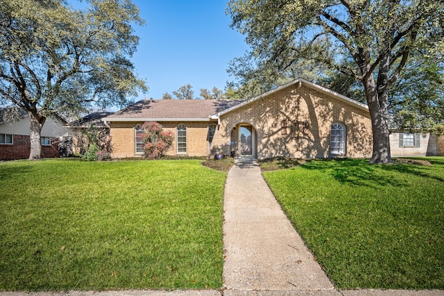 single story home with a front lawn