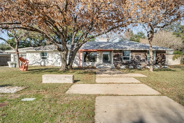 ranch-style home featuring a front yard