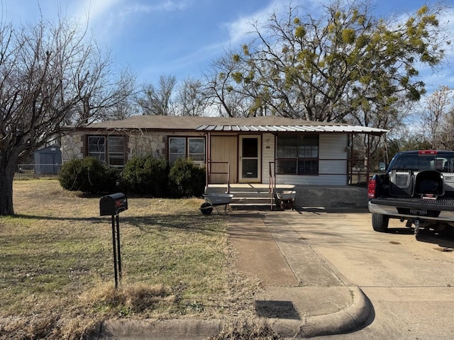 view of front of house with a front yard