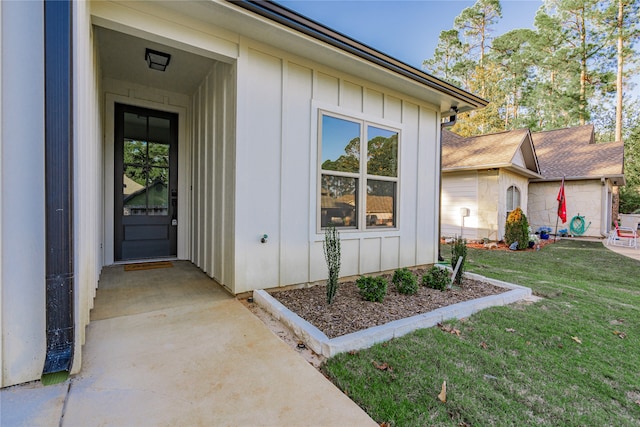 entrance to property with a yard