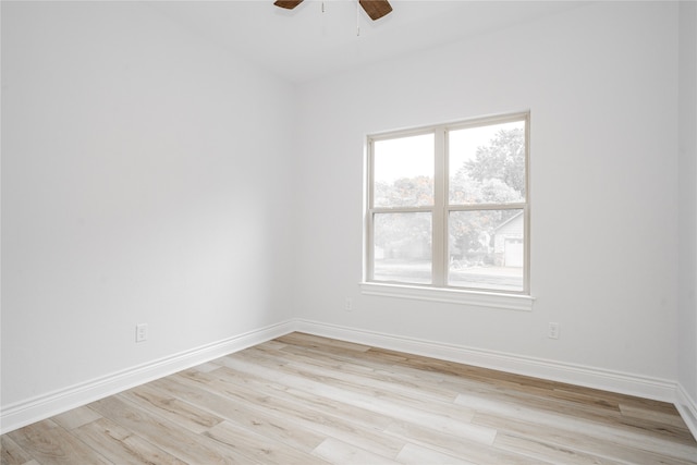 unfurnished room featuring light wood-type flooring and ceiling fan