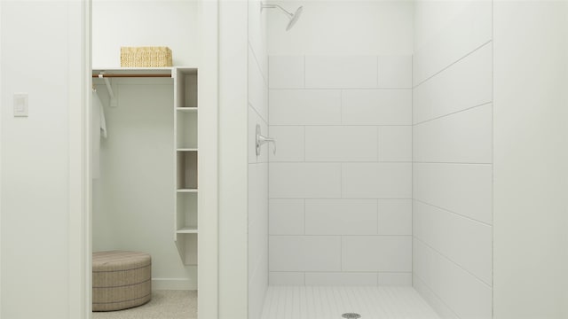 bathroom featuring tiled shower