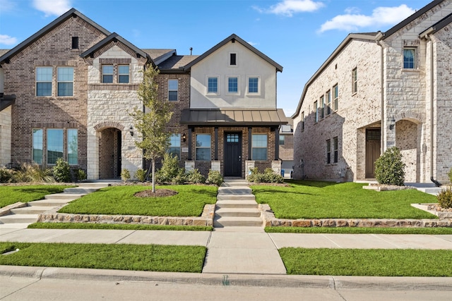 view of front of property featuring a front yard