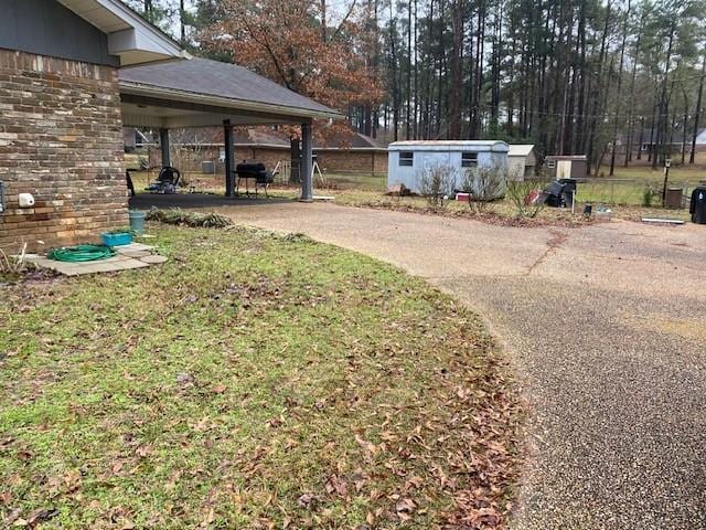 view of yard with a carport