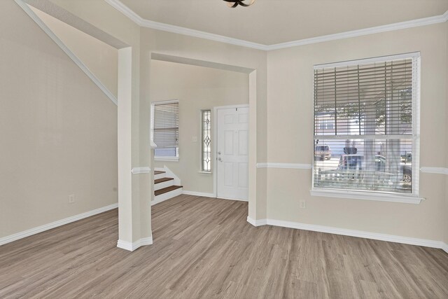 living room featuring light hardwood / wood-style floors and ceiling fan