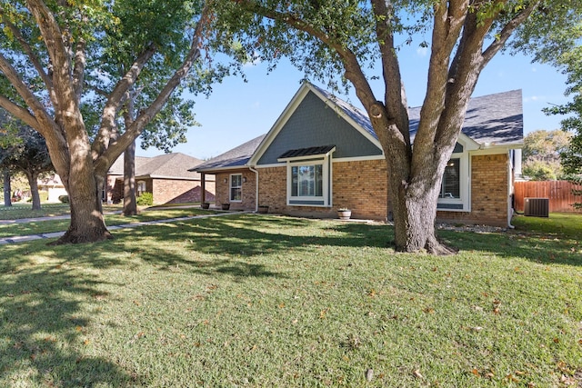 view of front of home featuring a front yard