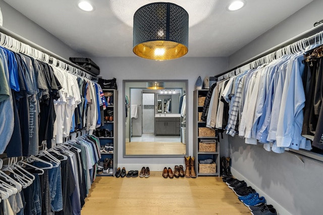 walk in closet with hardwood / wood-style floors