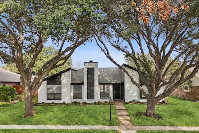 view of front of house with a front yard