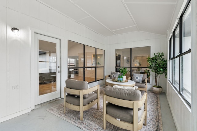 sunroom with lofted ceiling